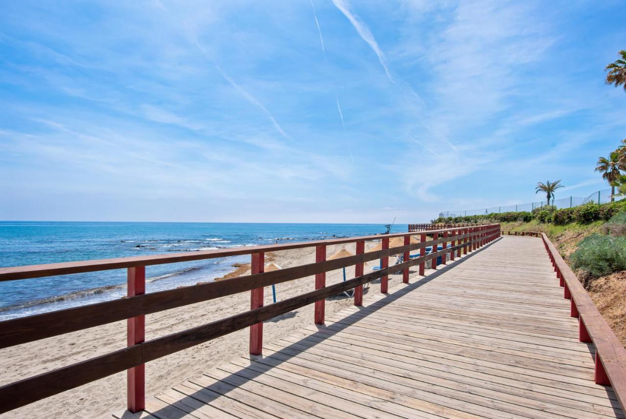 Frontline Beach Apartment Miraflores Sitio de Calahonda ภายนอก รูปภาพ